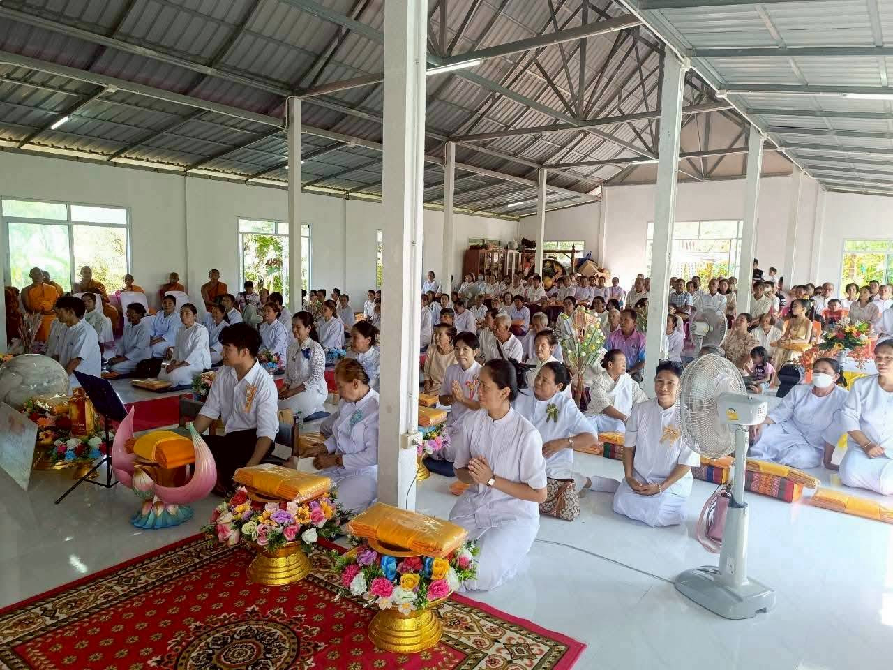 ภาพร่วมพิธีกรรมศูนย์ปฏิบัติธรรมแก้วนากลาง