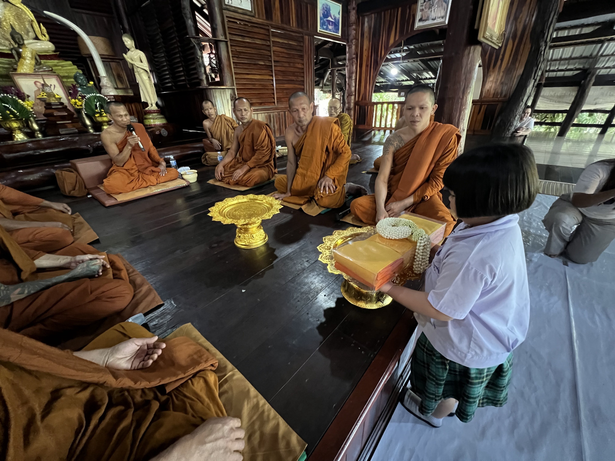 ภาพร่วมพิธีกรรมวัดพระพุทธบาทภูเก้า