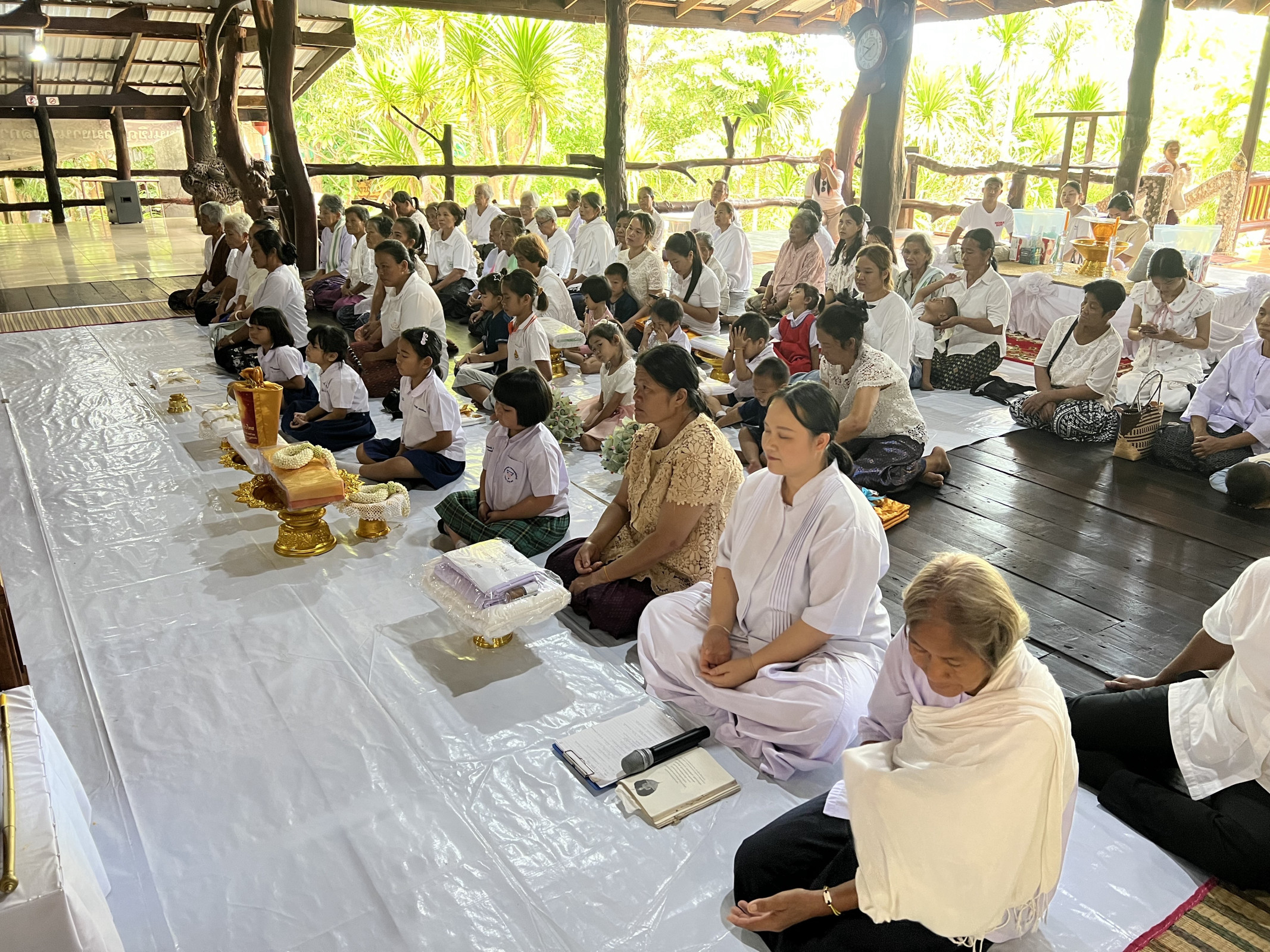 ภาพร่วมพิธีกรรมวัดพระพุทธบาทภูเก้า