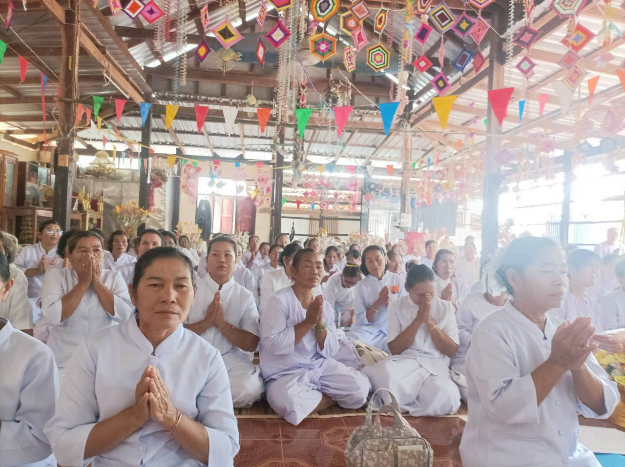 ภาพร่วมพิธีกรรมวัดสว่างสันติธรรม