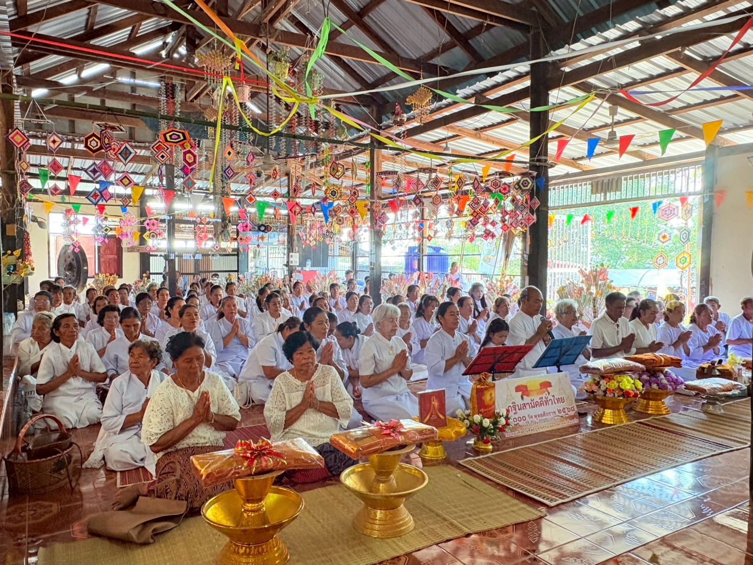 ภาพร่วมพิธีกรรมวัดสว่างสันติธรรม