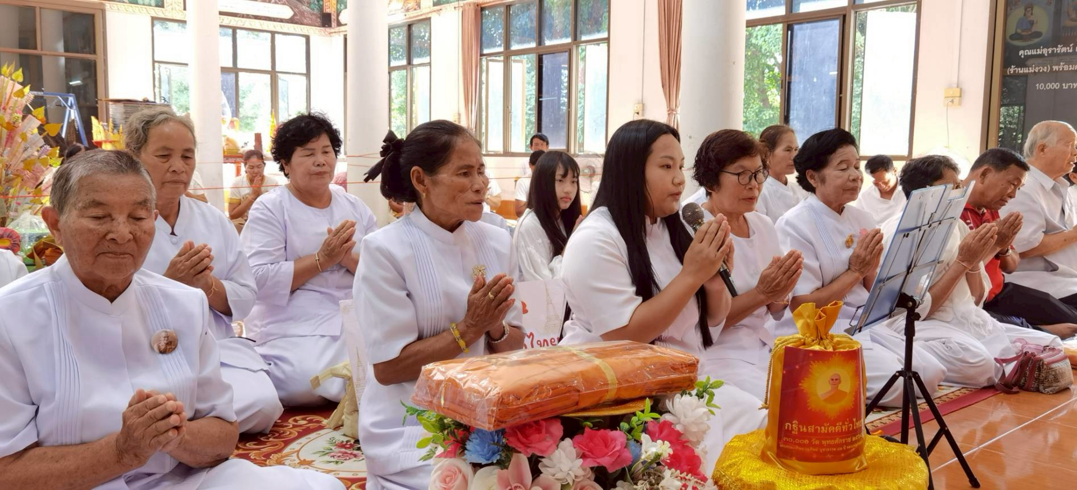 ภาพร่วมพิธีกรรมวัดสว่างกุงทอง