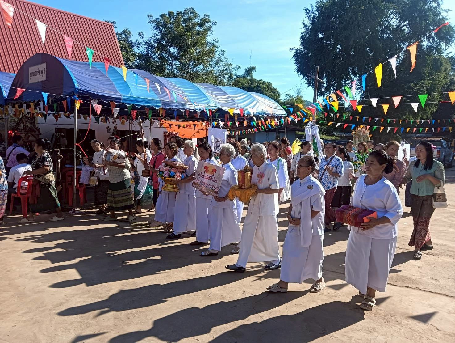 ภาพร่วมขบวนกฐินวัดสันติธรรมพัฒนา