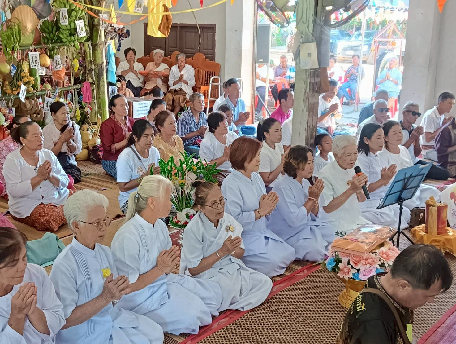 ภาพร่วมพิธีกรรมวัดสันติธรรมพัฒนา