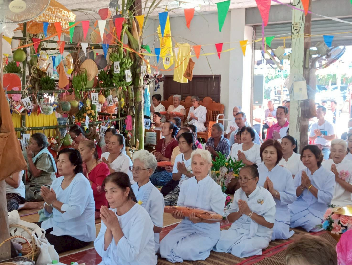ภาพร่วมพิธีกรรมวัดสันติธรรมพัฒนา