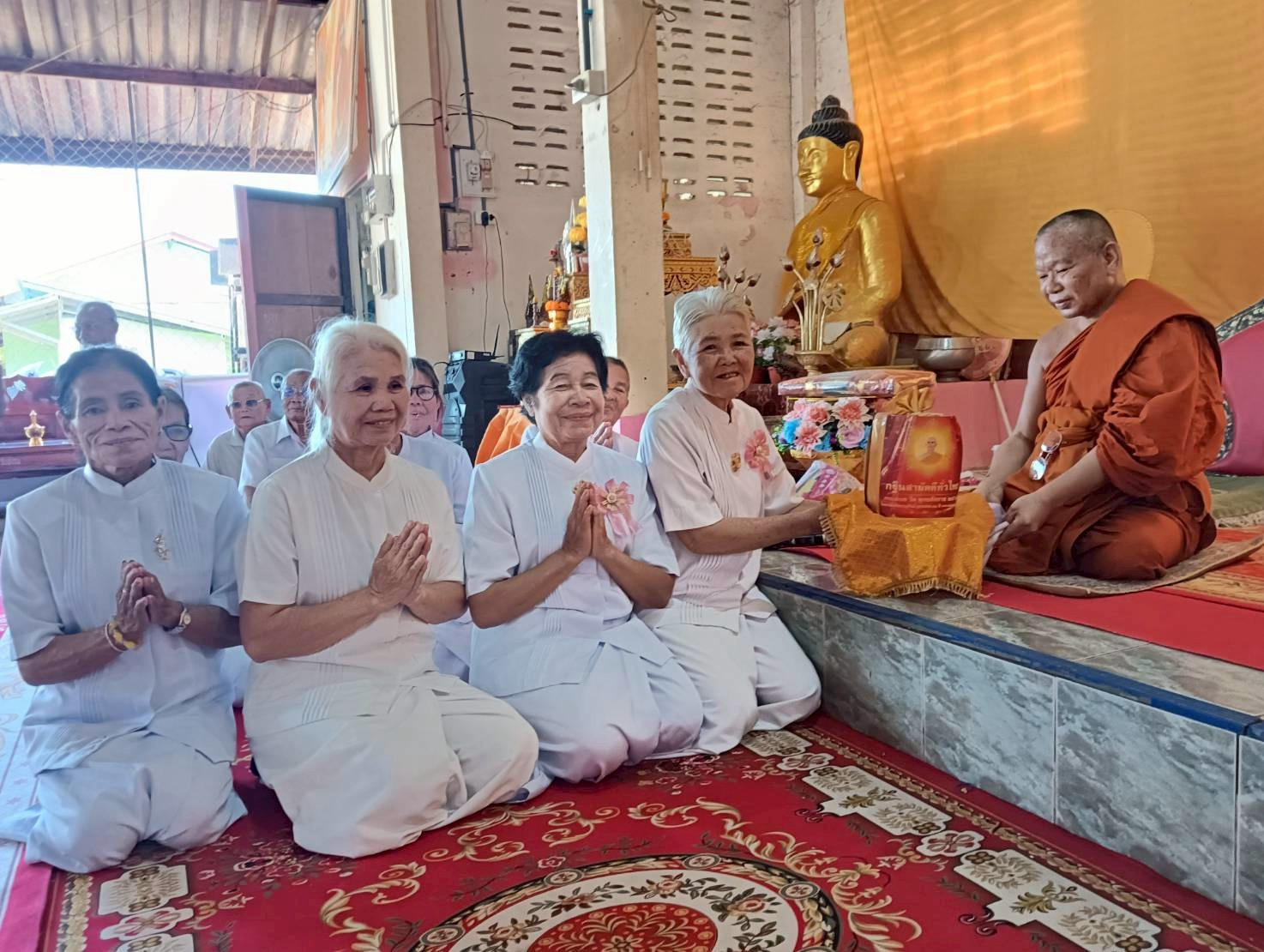 ภาพการถวายปัจจัยวัดสามัคคีเจริญธรรม