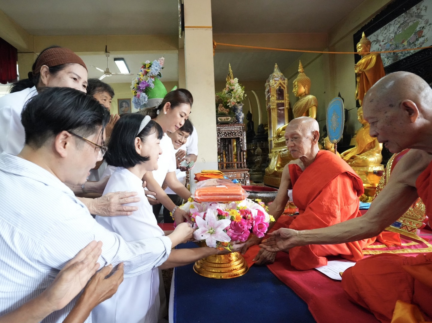 ภาพร่วมขบวนกฐินวัดคลองเตยใน