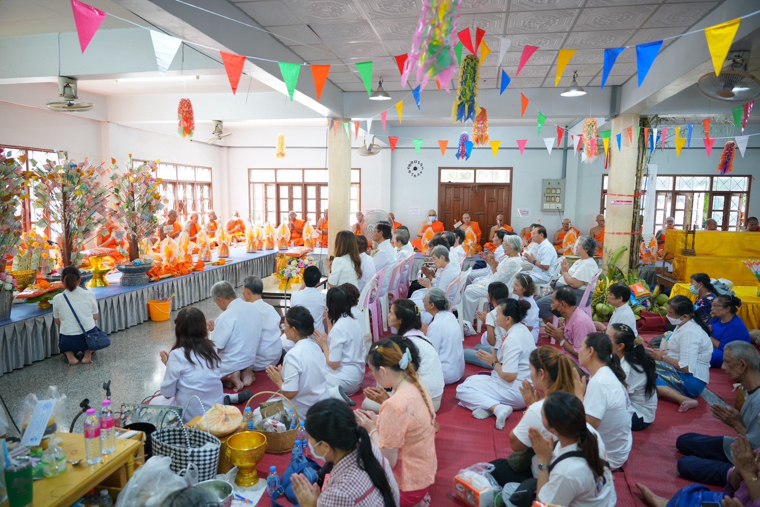 ภาพร่วมพิธีกรรมวัดมะพร้าวเตี้ย