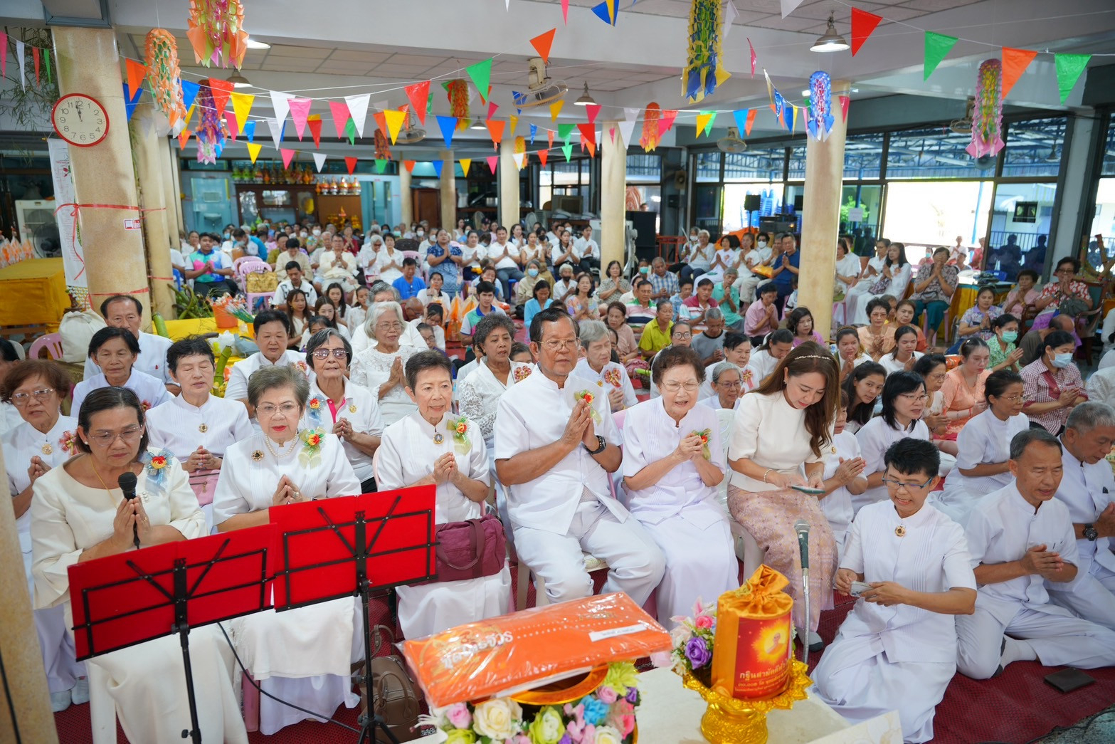 ภาพร่วมพิธีกรรมวัดมะพร้าวเตี้ย