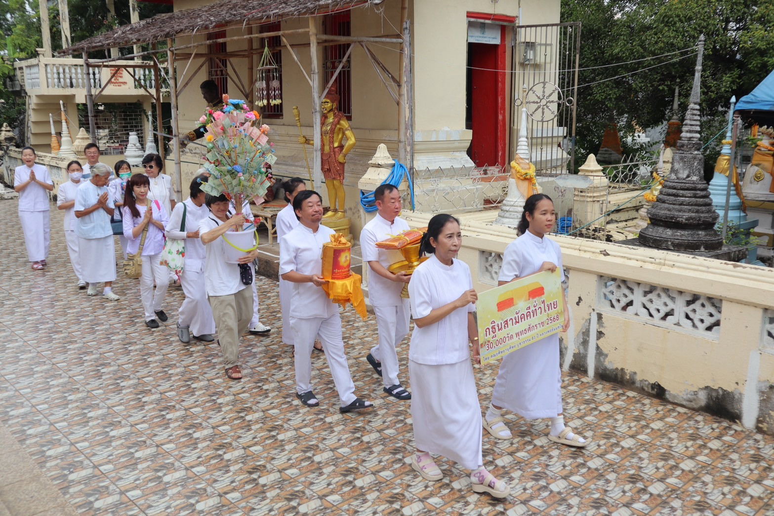 ภาพร่วมขบวนกฐินวัดโบสถ์อินทรสารเพชร