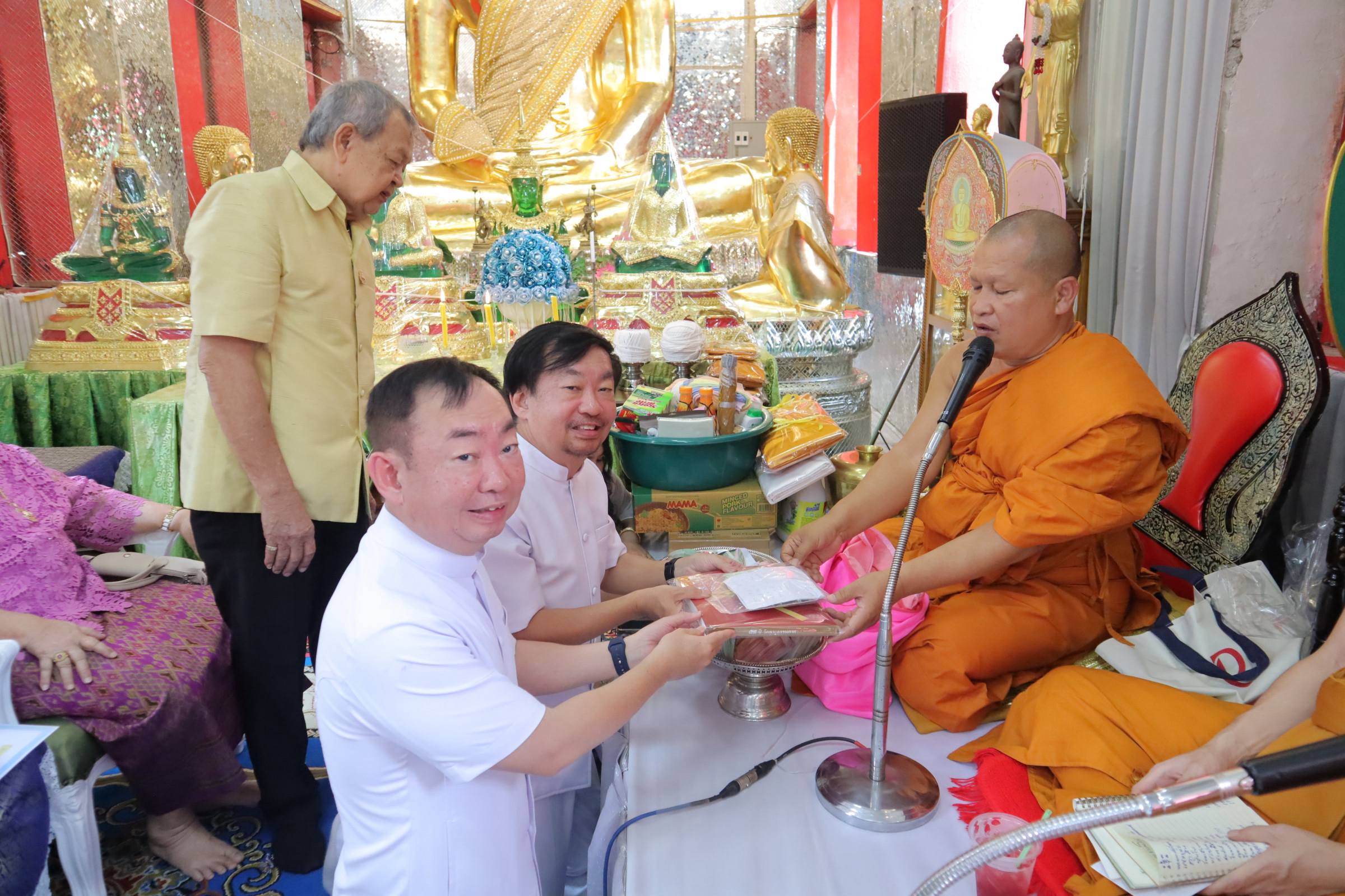 ภาพร่วมพิธีกรรมวัดโบสถ์อินทรสารเพชร