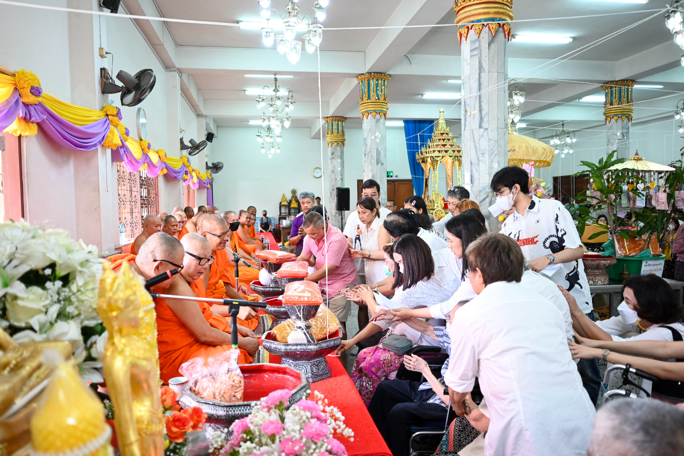 ภาพร่วมพิธีกรรมวัดไผ่ตัน