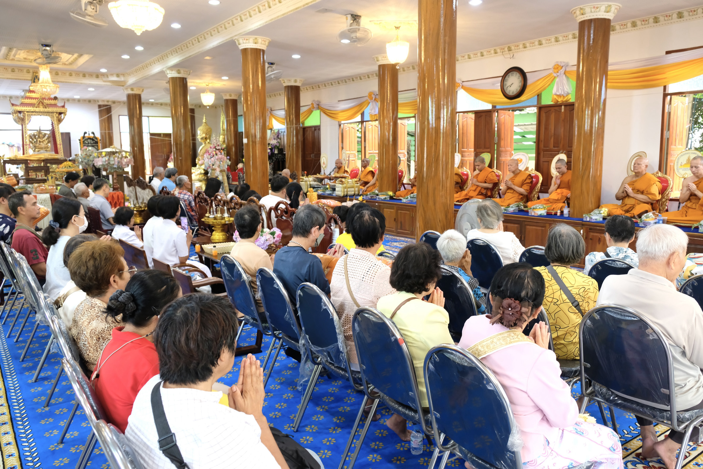 ภาพร่วมพิธีกรรมวัดนครป่าหมาก