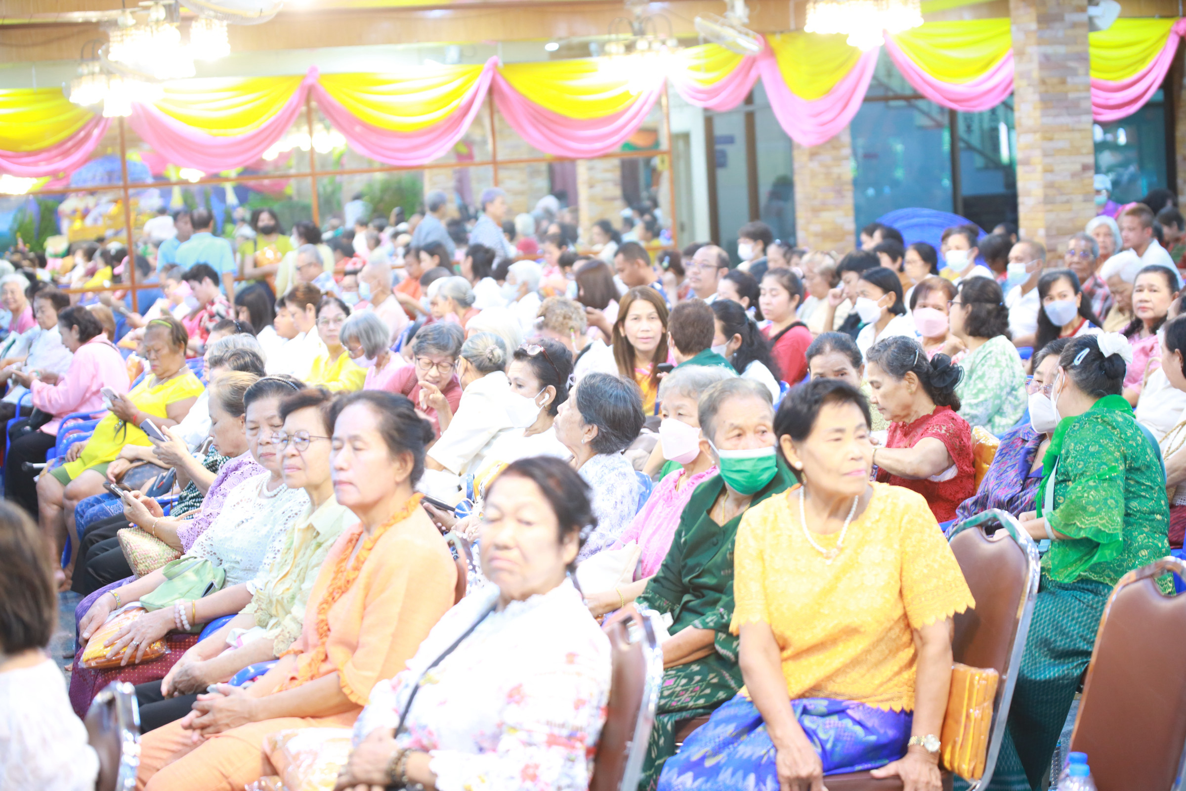 ภาพร่วมพิธีกรรมวัดราษฎร์นิยมธรรม