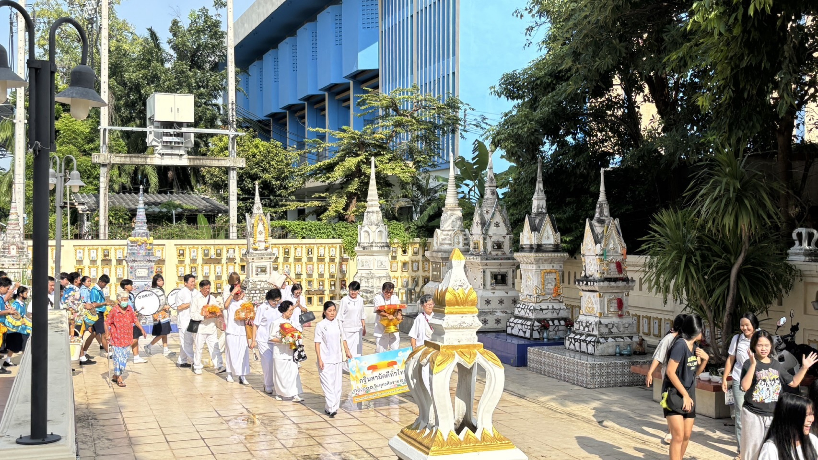 ภาพร่วมขบวนกฐินวัดน้อยใน