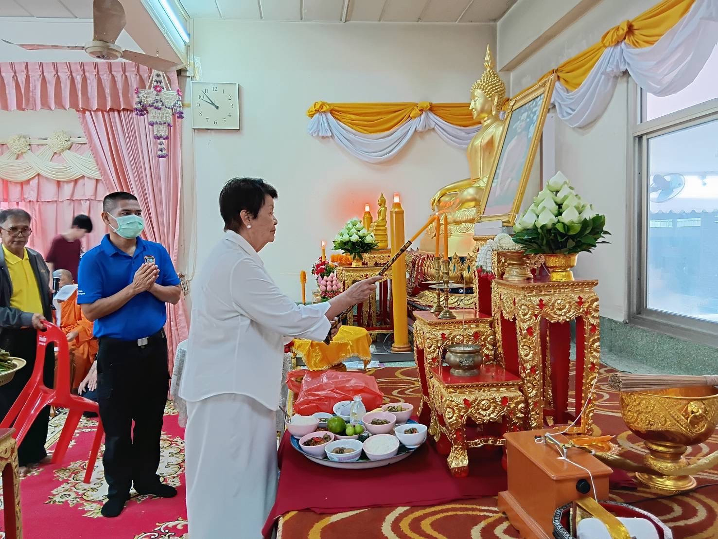 ภาพร่วมพิธีกรรมวัดไชยทิศ