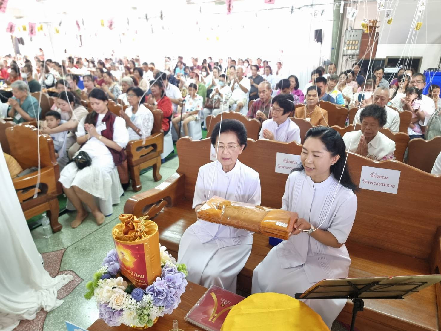 ภาพร่วมขบวนกฐินวัดลาดบัวขาว