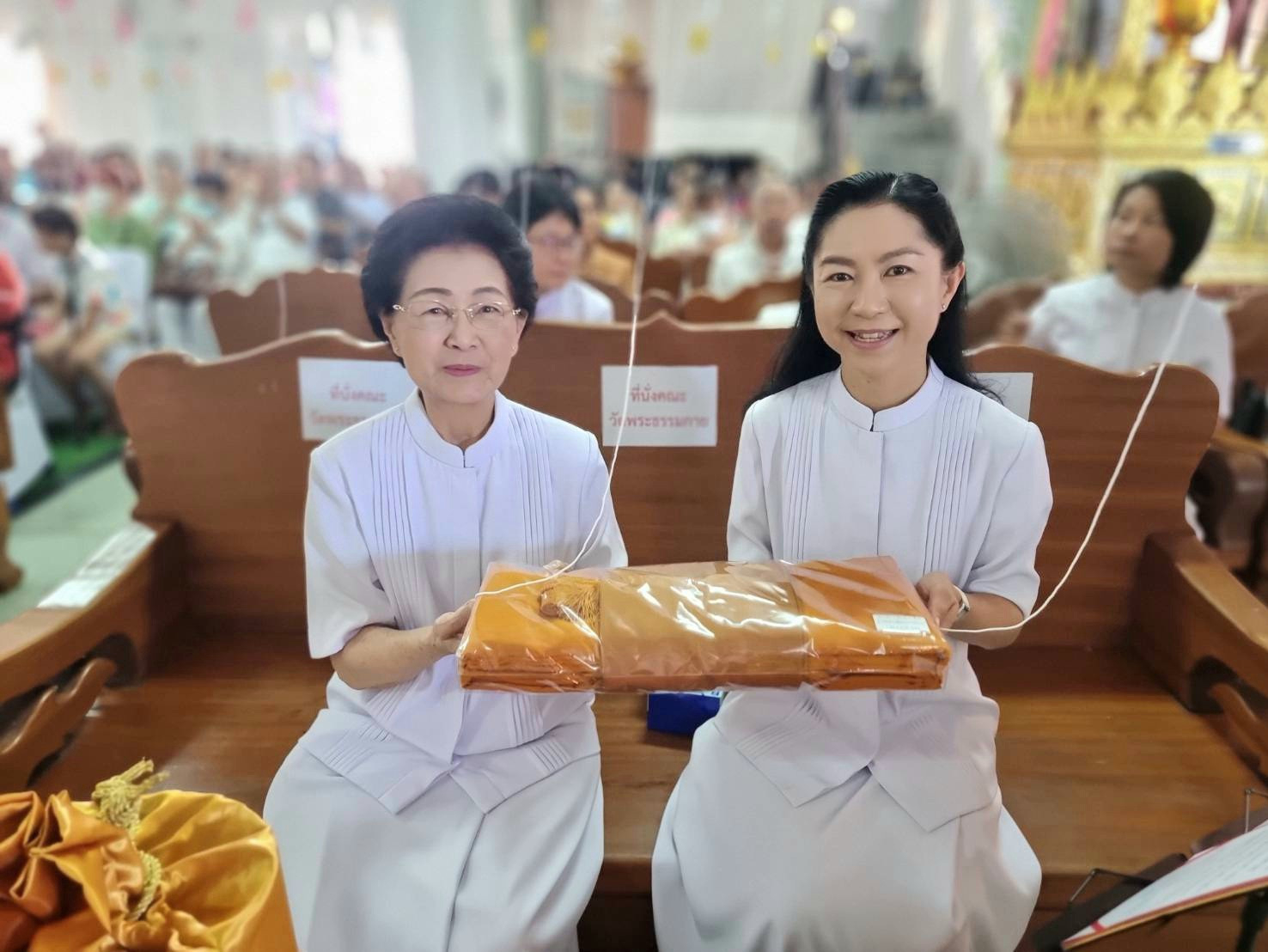 ภาพร่วมพิธีกรรมวัดลาดบัวขาว