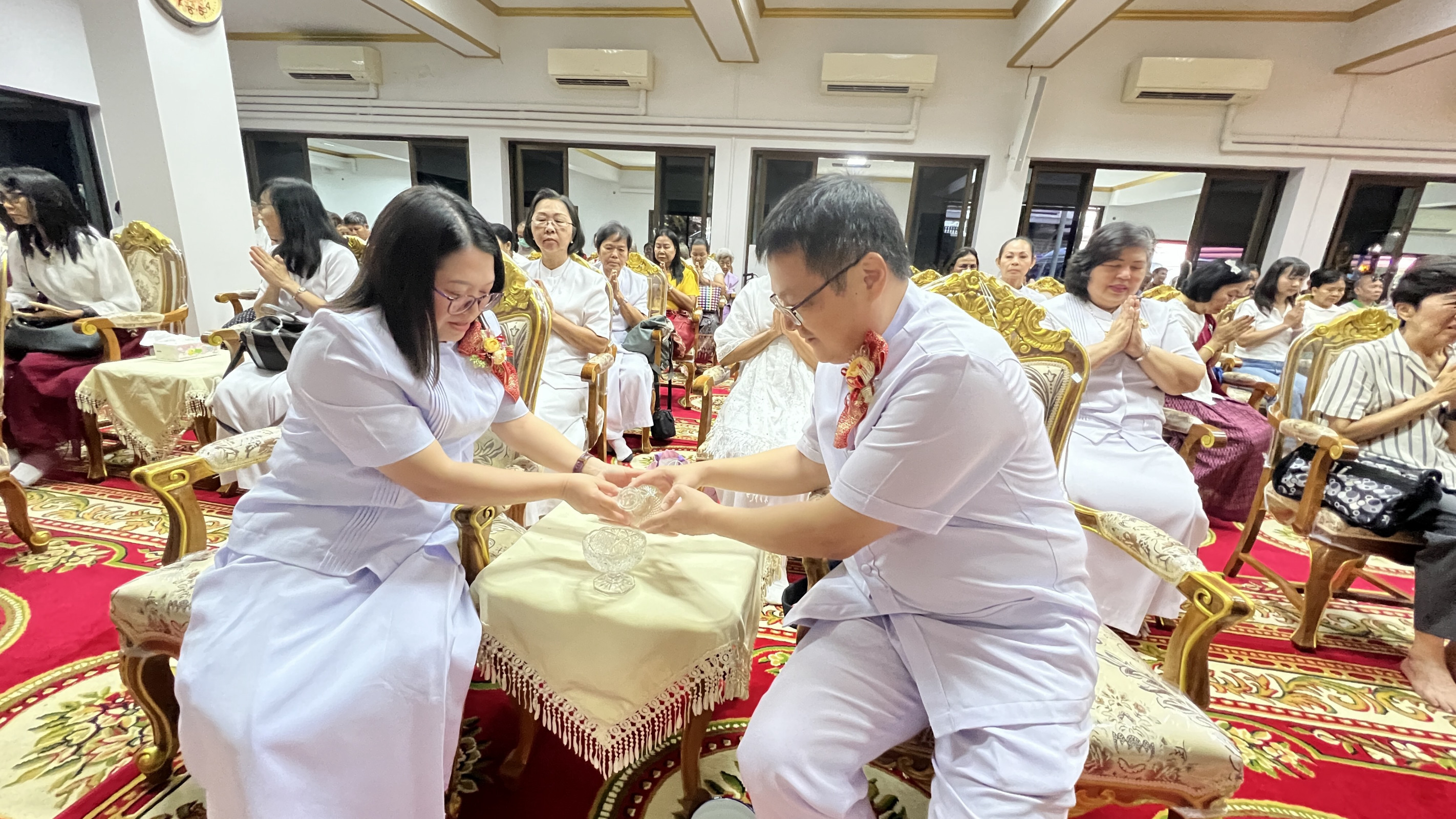ภาพร่วมพิธีกรรมวัดใหม่ช่องลม
