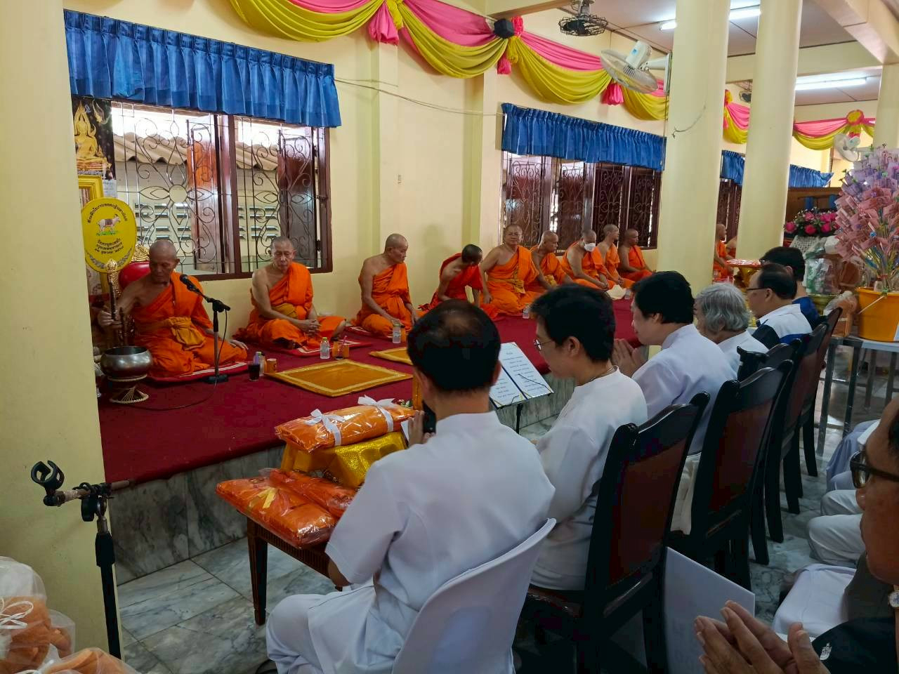 ภาพร่วมพิธีกรรมวัดดงมูลเหล็ก