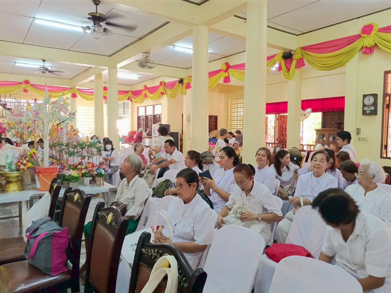 ภาพร่วมพิธีกรรมวัดดงมูลเหล็ก