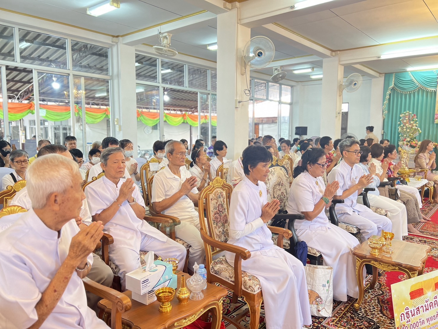 ภาพร่วมพิธีกรรมวัดกระจับพินิจ