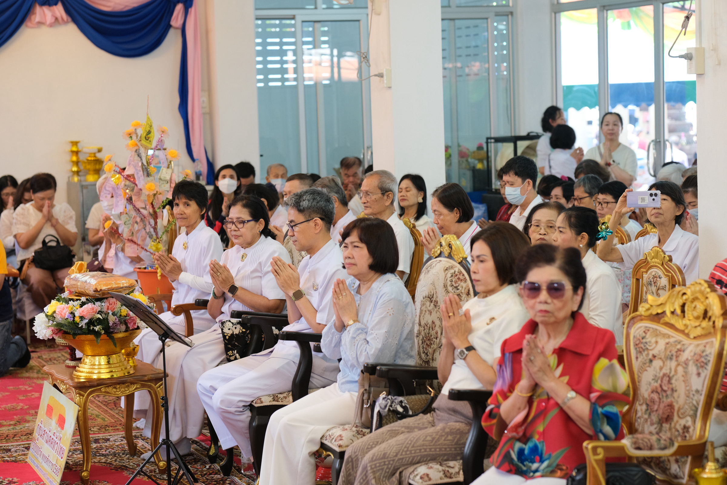 ภาพร่วมพิธีกรรมวัดกระจับพินิจ