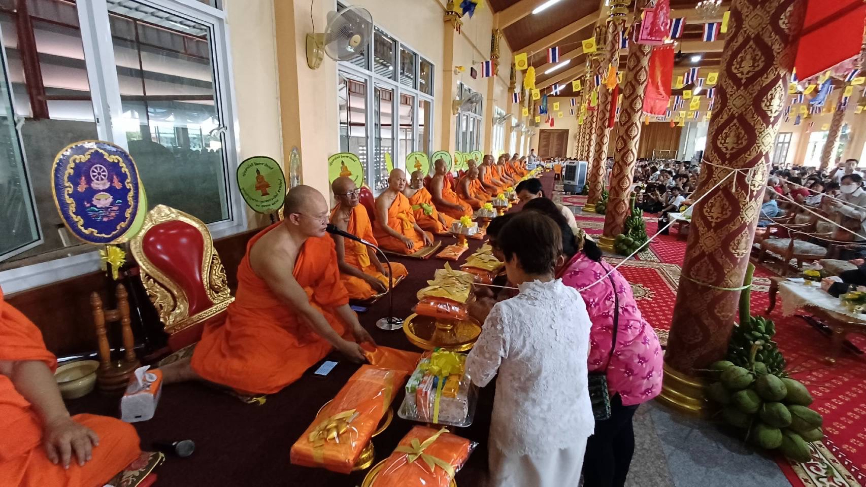 ภาพร่วมพิธีกรรมวัดราชวรินทร์