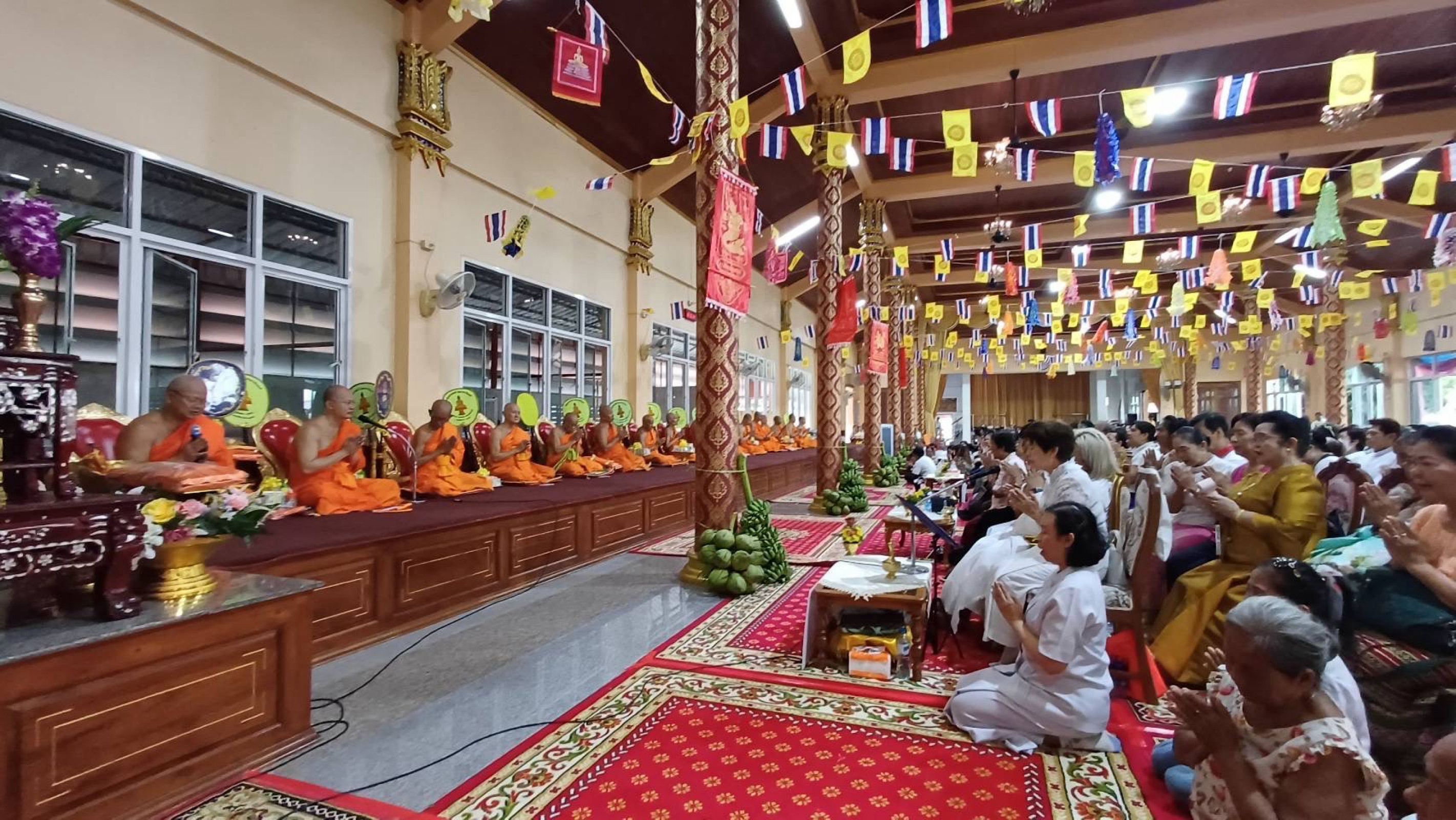 ภาพร่วมพิธีกรรมวัดราชวรินทร์