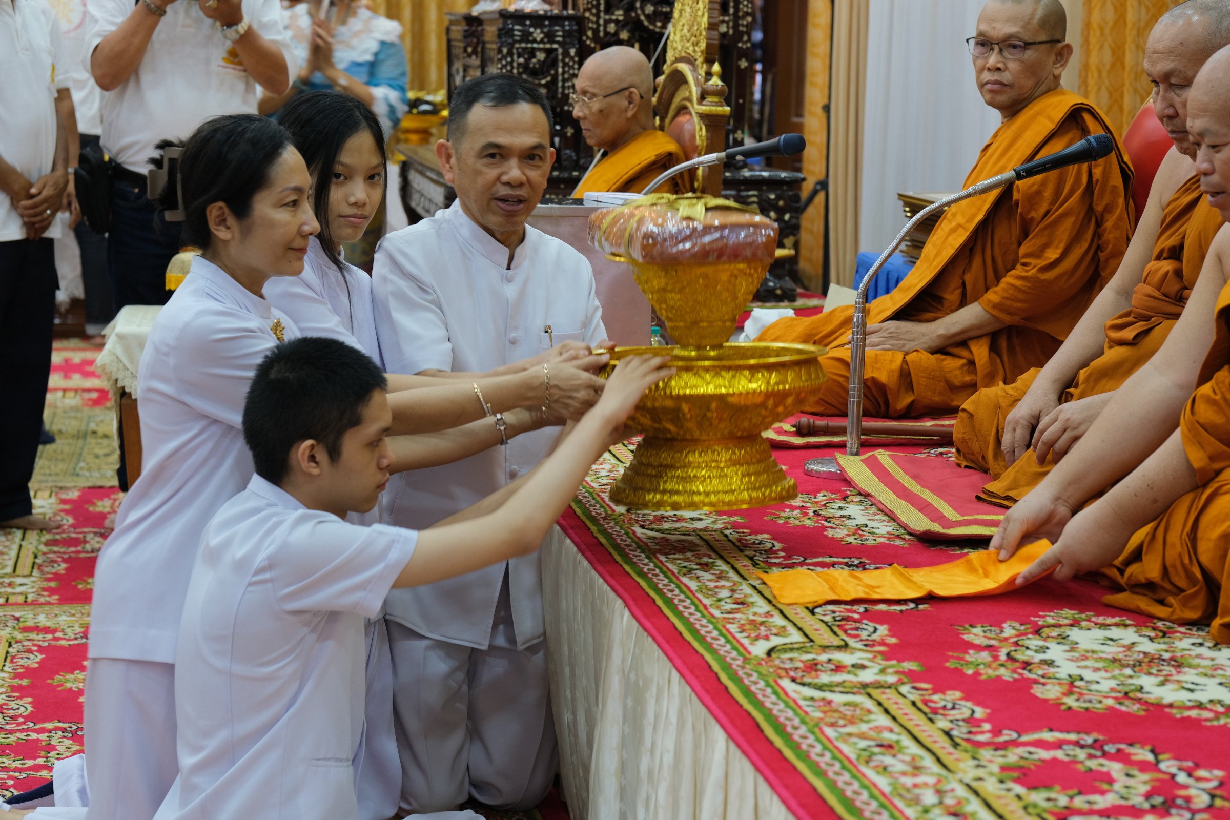 ภาพร่วมขบวนกฐินวัดบางน้ำชน