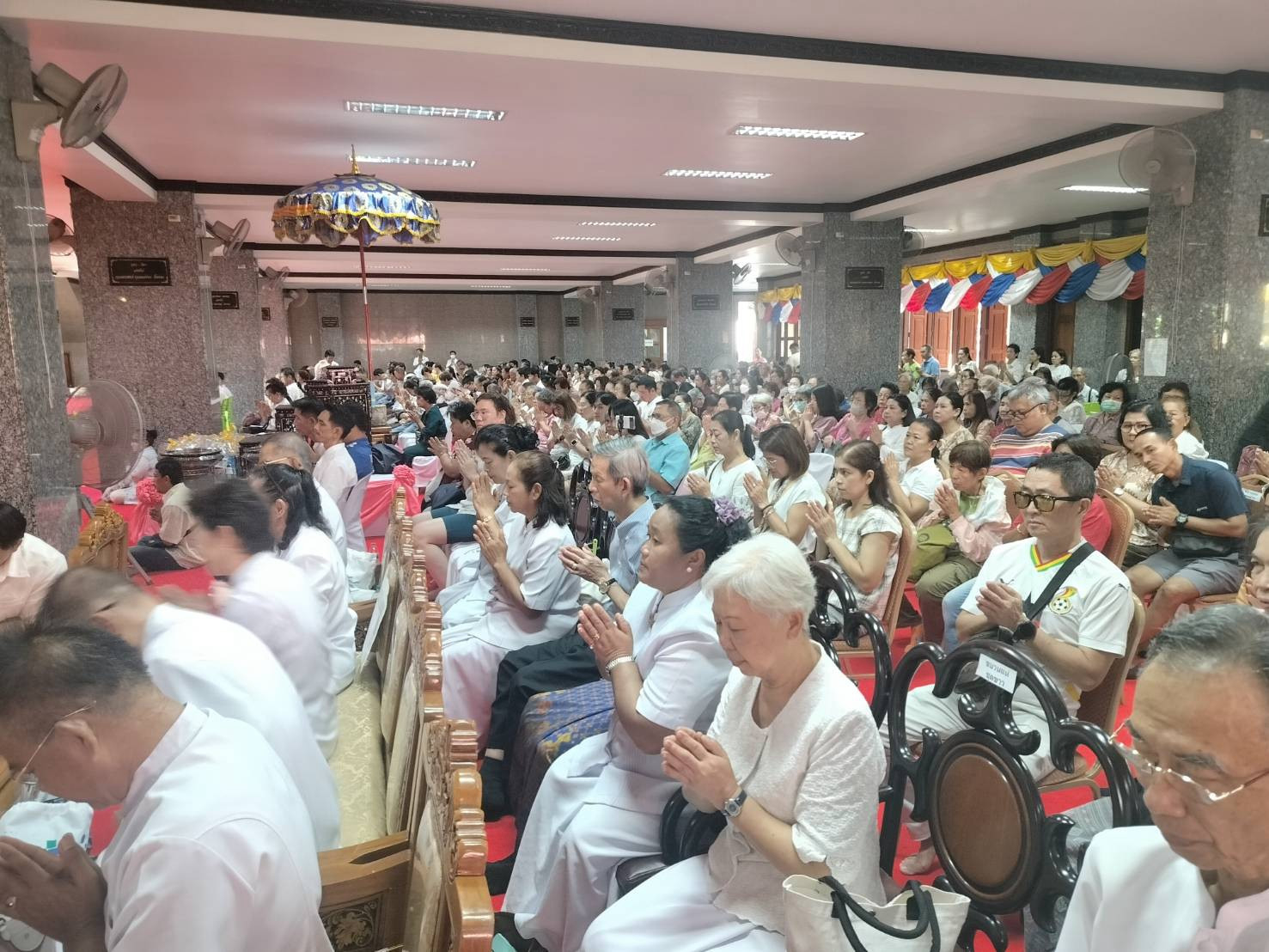 ภาพร่วมพิธีกรรมวัดแสนสุข