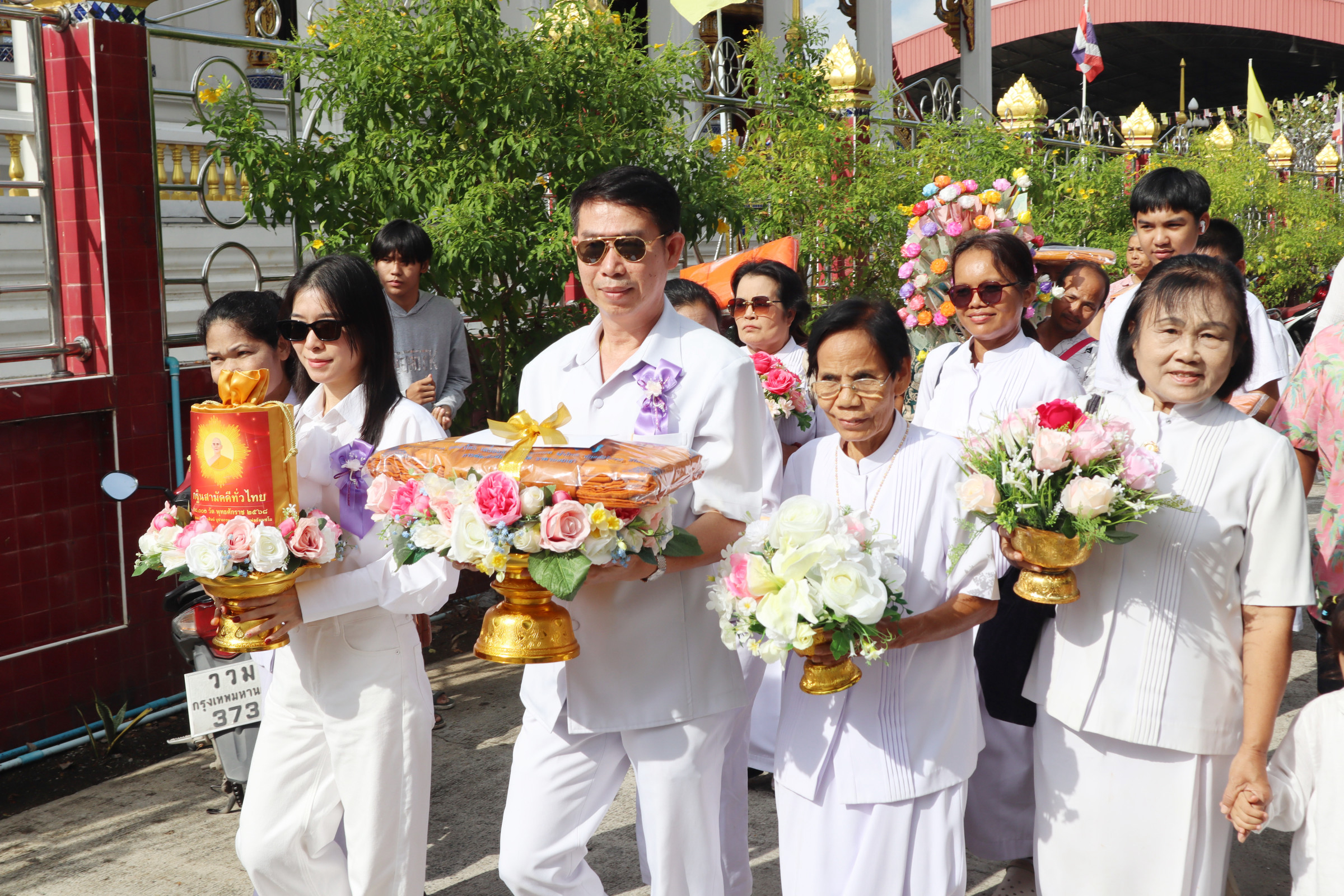 ภาพร่วมขบวนกฐินวัดลำพะอง