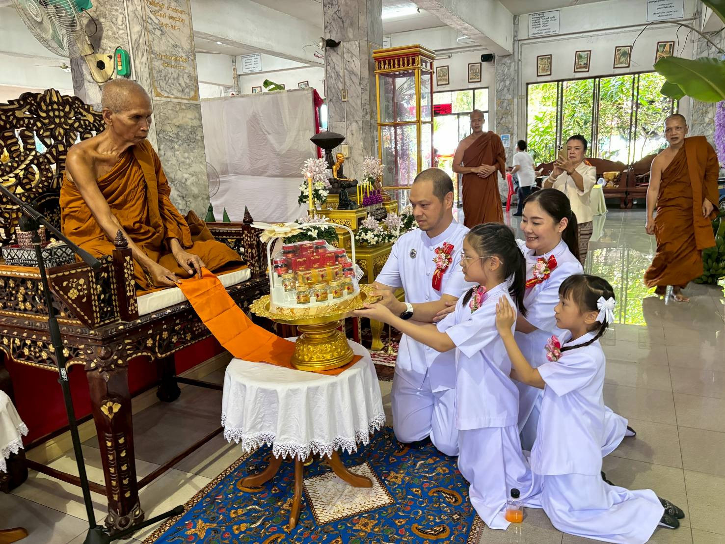 ภาพร่วมพิธีกรรมวัดจินดิตวิหาร