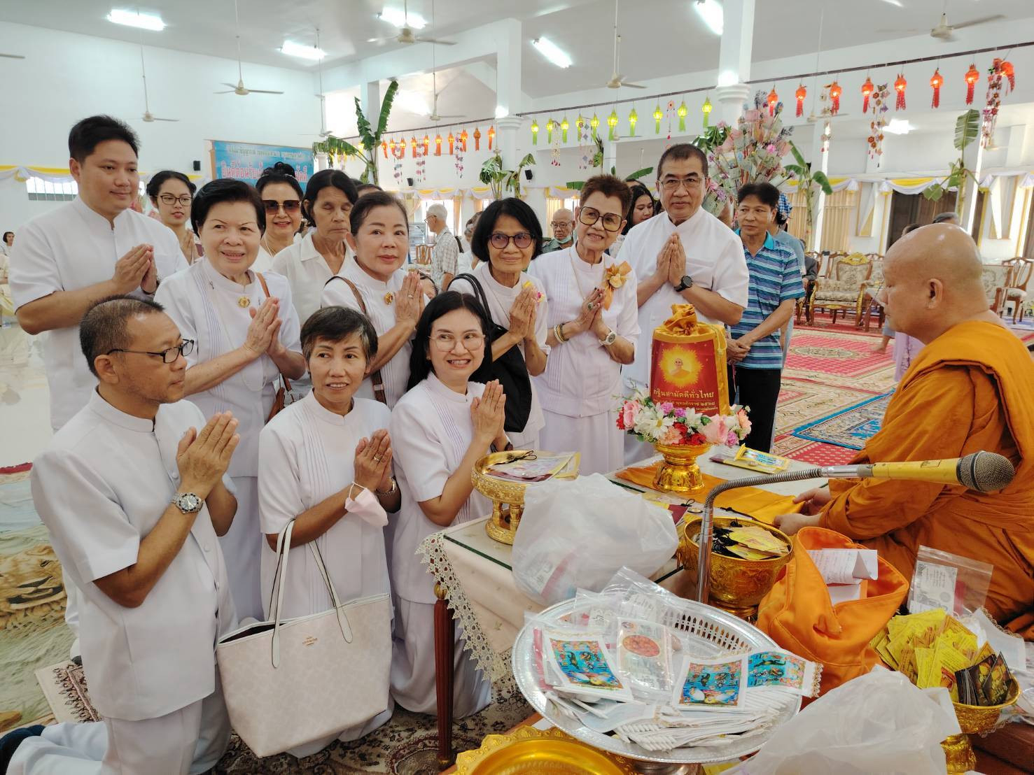 ภาพการถวายปัจจัยวัดสัมมาชัญญาวาส