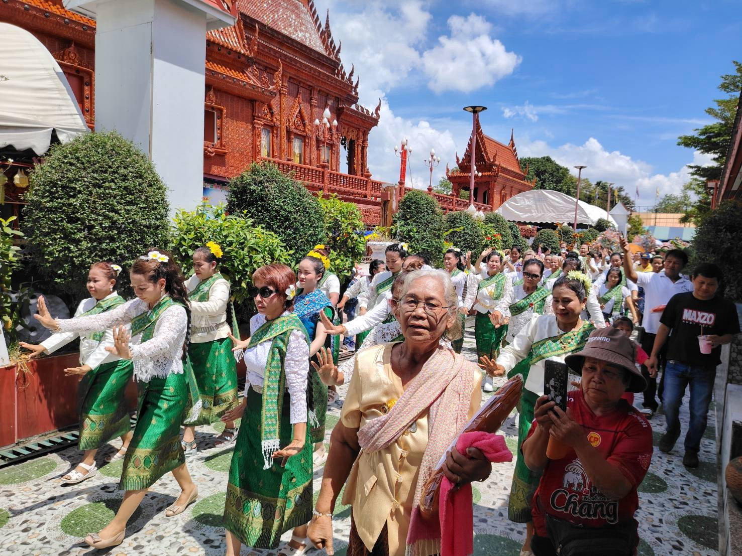 ภาพร่วมพิธีกรรมวัดสัมมาชัญญาวาส