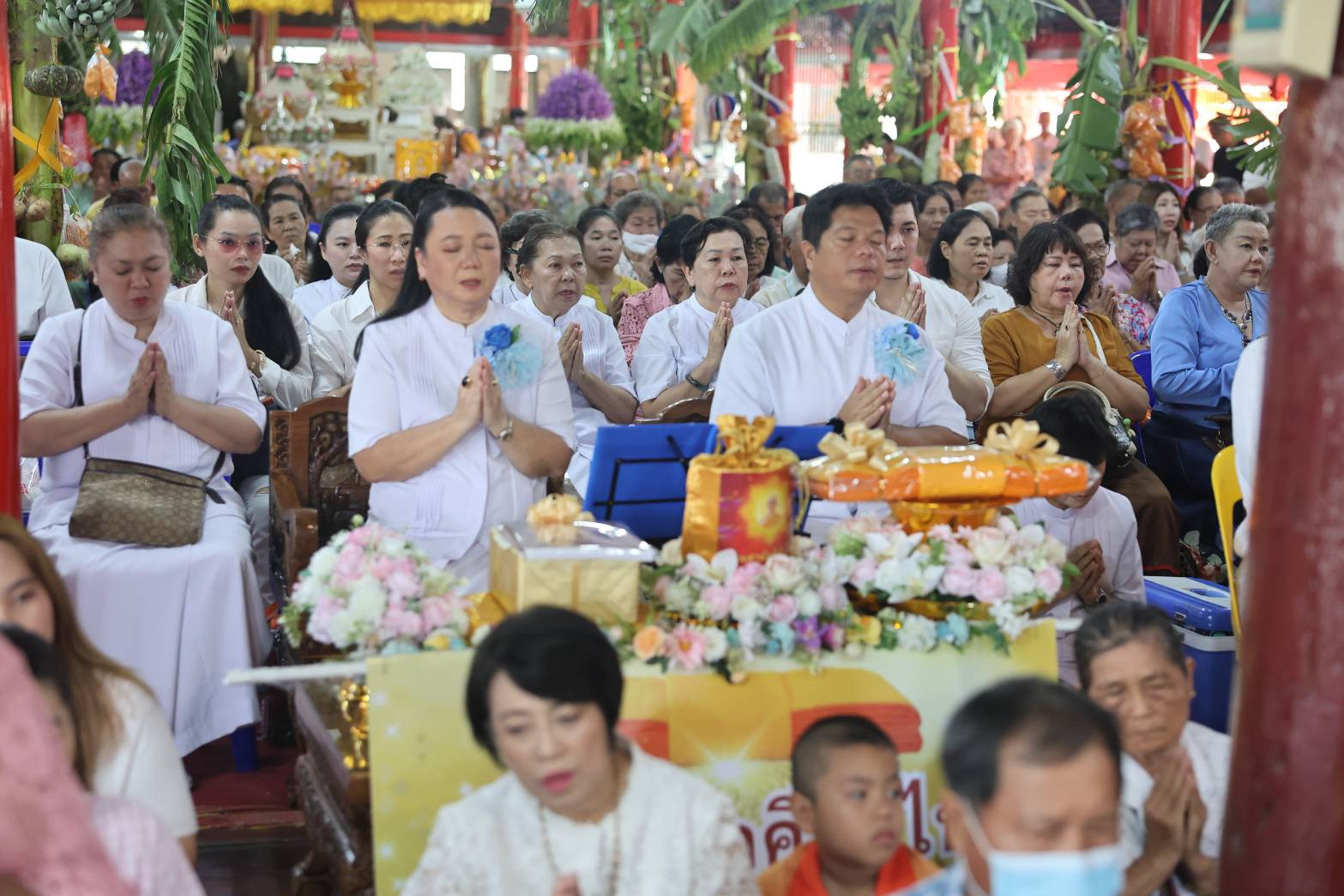 ภาพร่วมพิธีกรรมวัดศาลาแดง