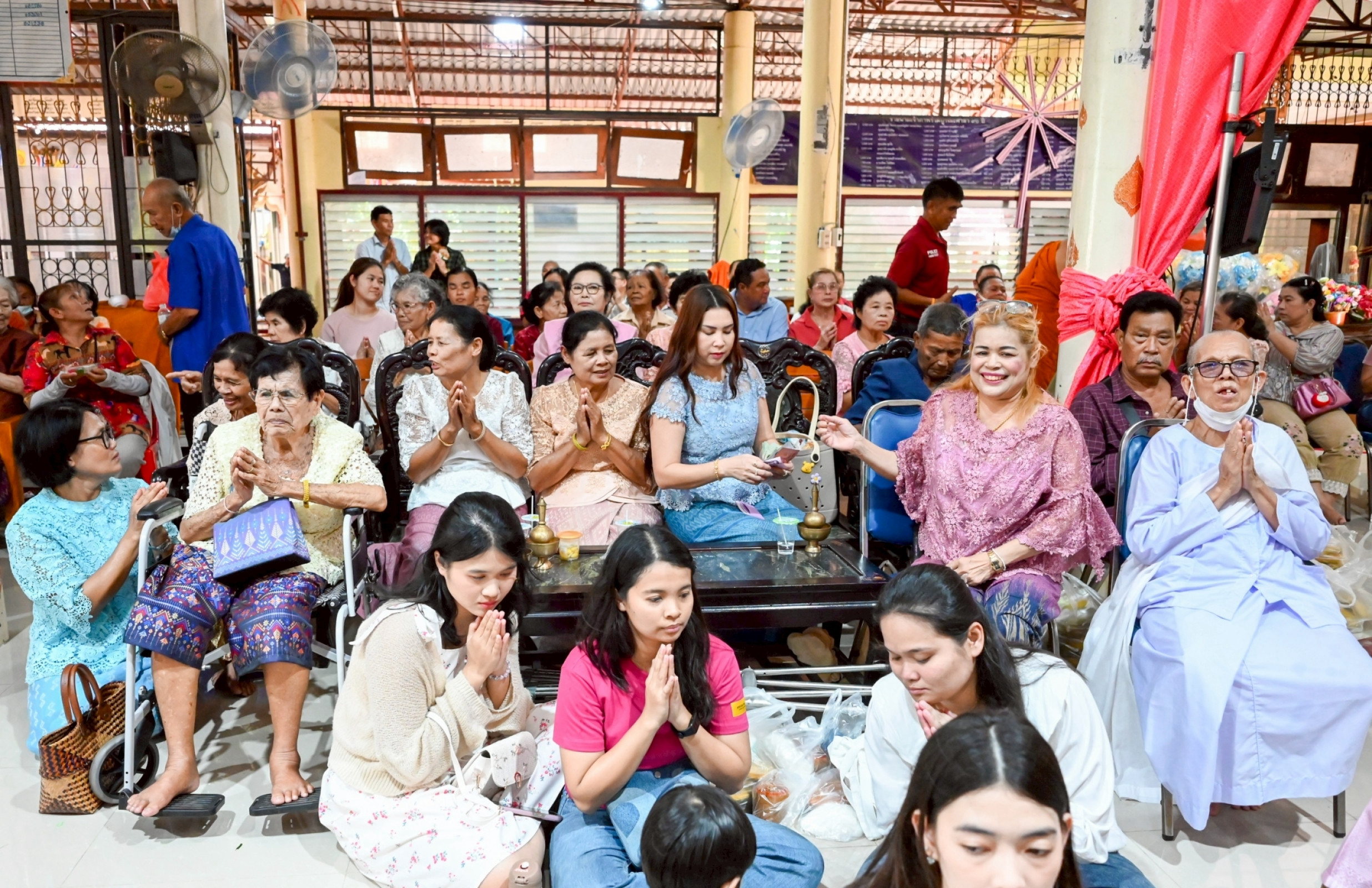 ภาพร่วมพิธีกรรมวัดขุมทอง