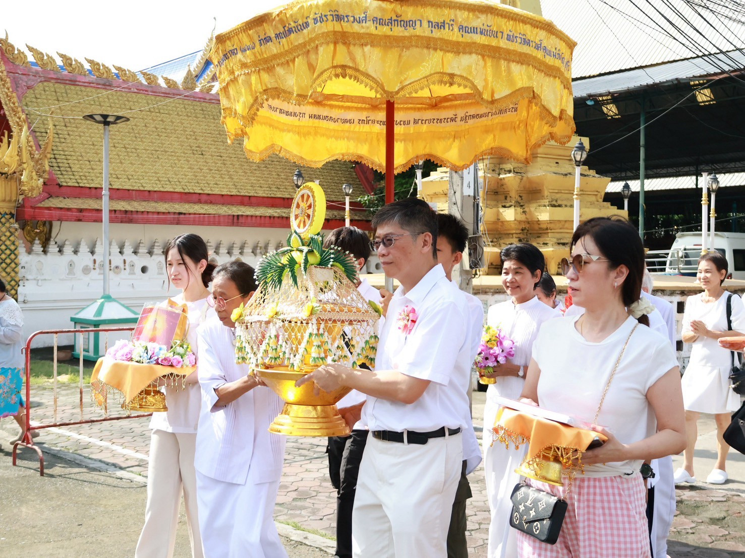 ภาพร่วมขบวนกฐินวัดวรจรรยาวาส