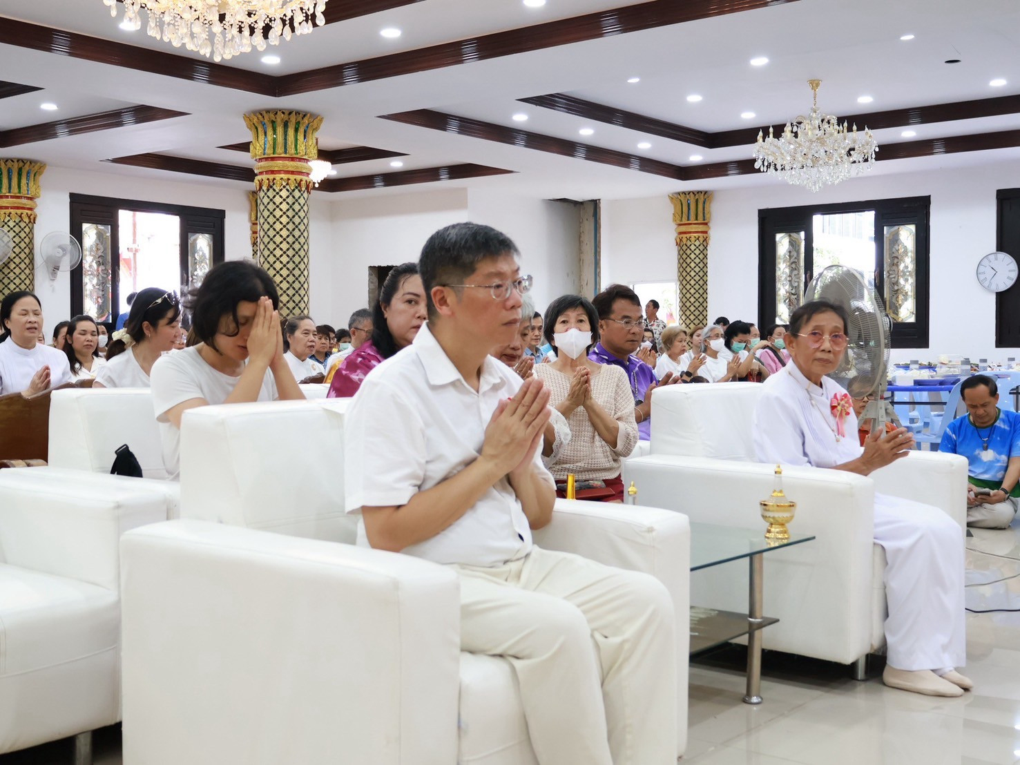 ภาพร่วมพิธีกรรมวัดวรจรรยาวาส