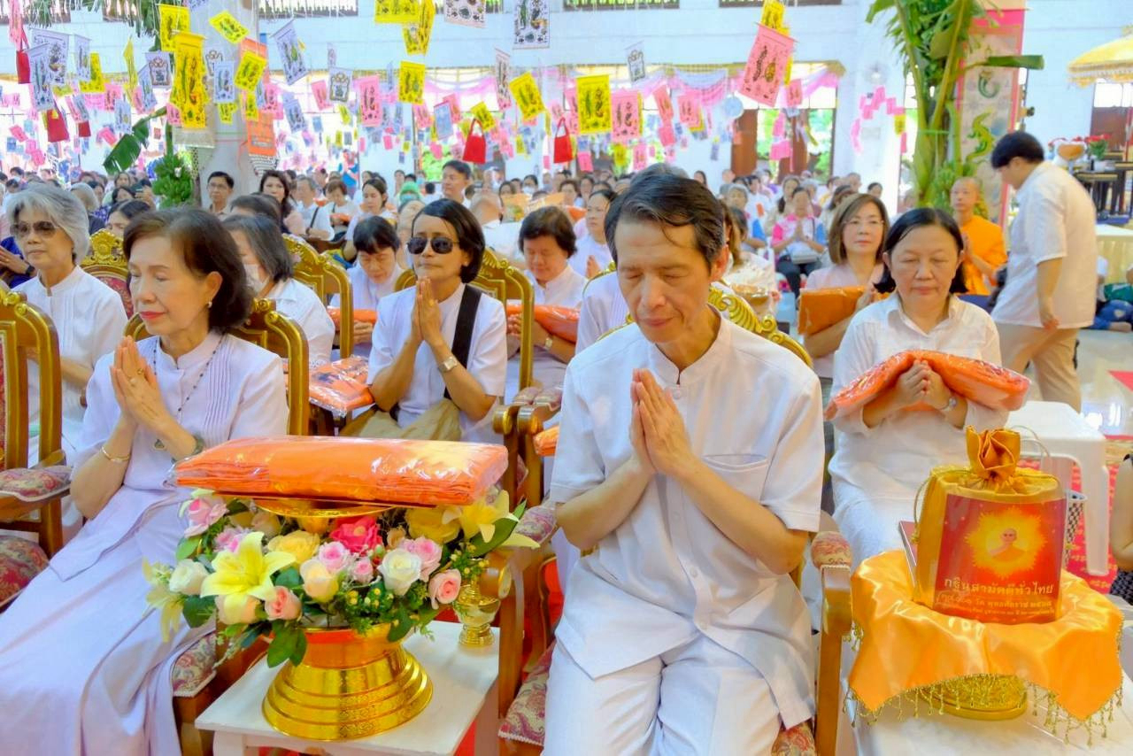 ภาพร่วมพิธีกรรมวัดทองบน