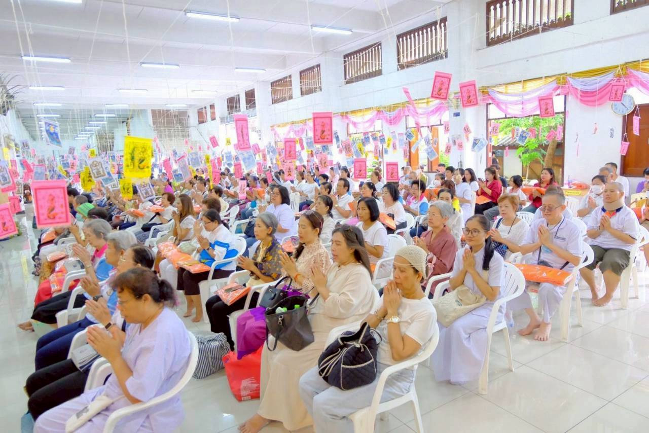 ภาพร่วมพิธีกรรมวัดทองบน