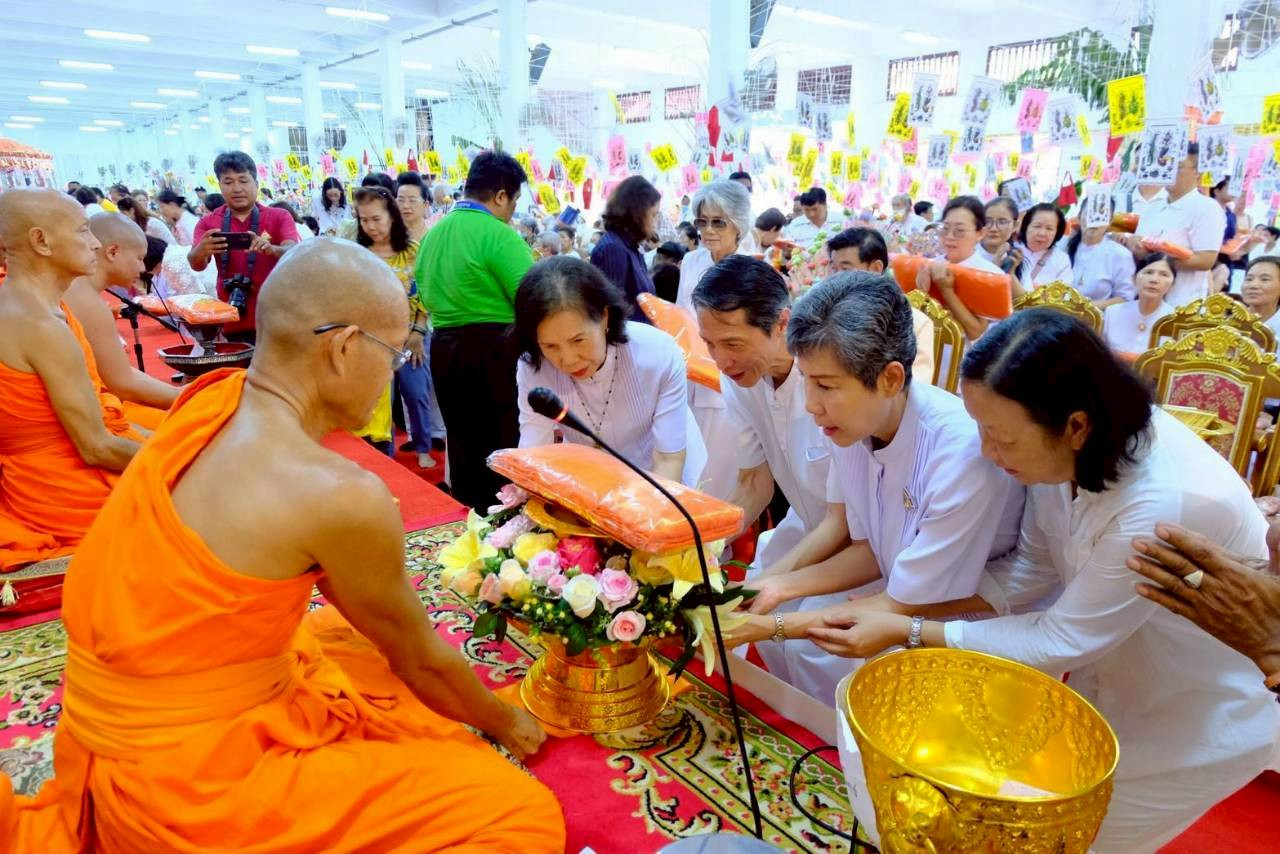 ภาพร่วมพิธีกรรมวัดทองบน