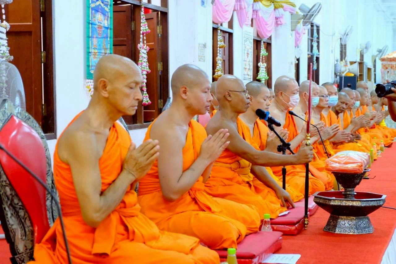 ภาพร่วมพิธีกรรมวัดทองบน