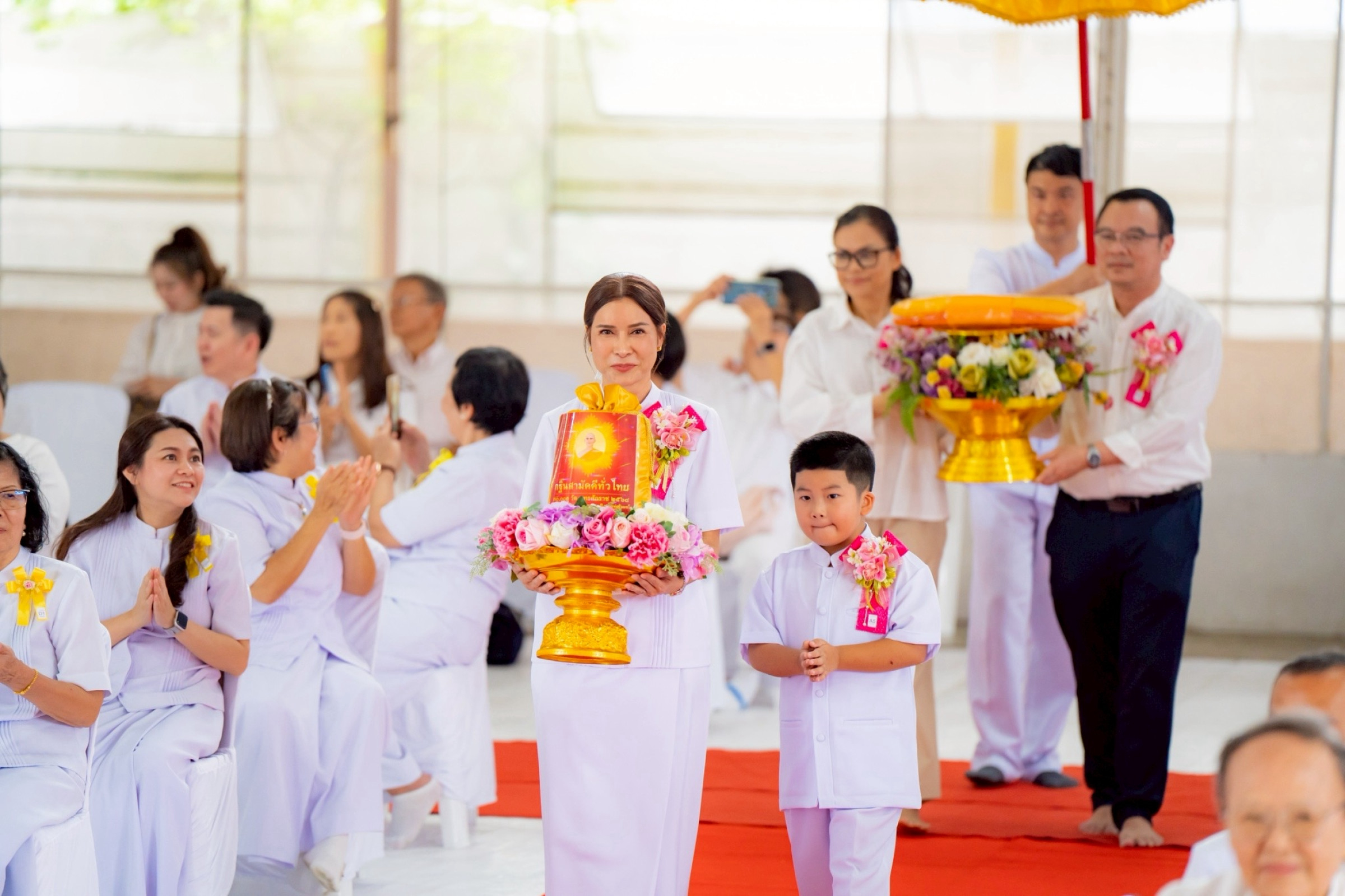 ภาพร่วมขบวนกฐินศูนย์ปฏิบัติธรรมเบญจธรรมดอนเมือง (นครหลวง10)