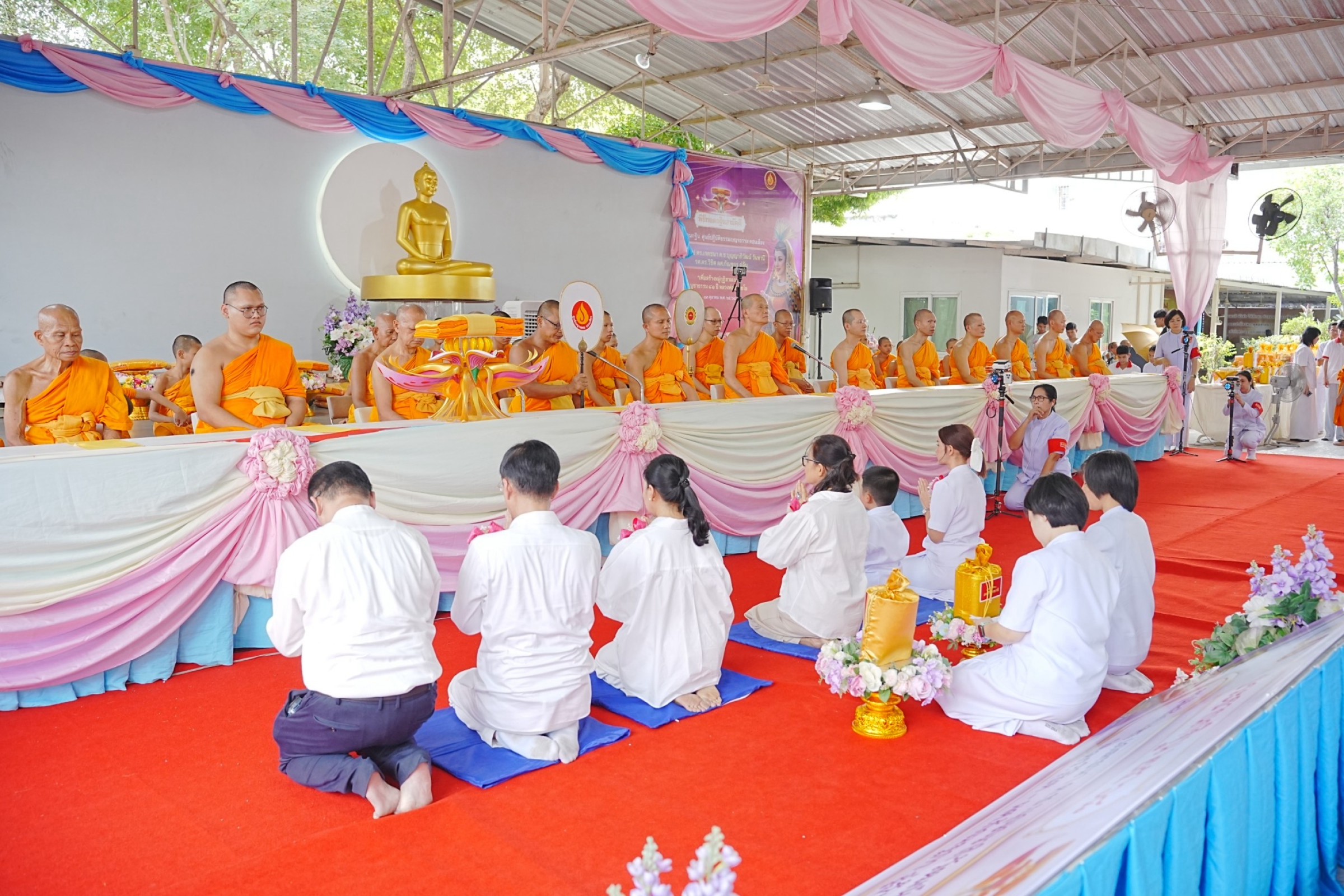 ภาพร่วมพิธีกรรมศูนย์ปฏิบัติธรรมเบญจธรรมดอนเมือง (นครหลวง10)