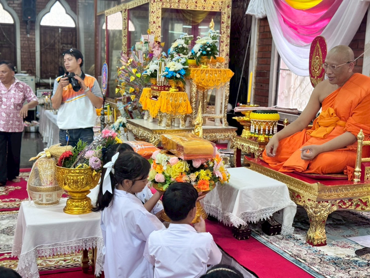 ภาพร่วมพิธีกรรมวัดปลูกศรัทธา