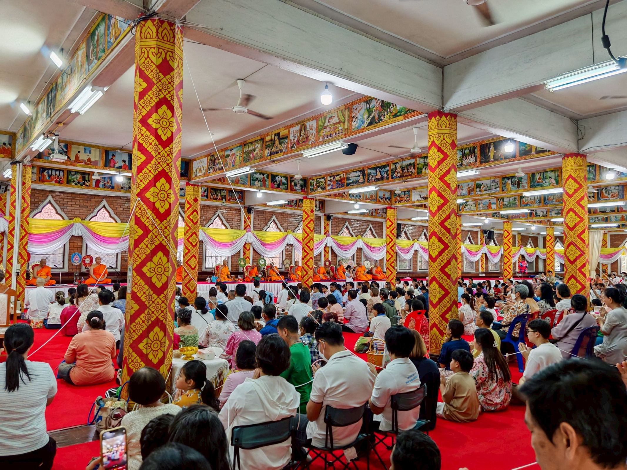 ภาพร่วมพิธีกรรมวัดปลูกศรัทธา