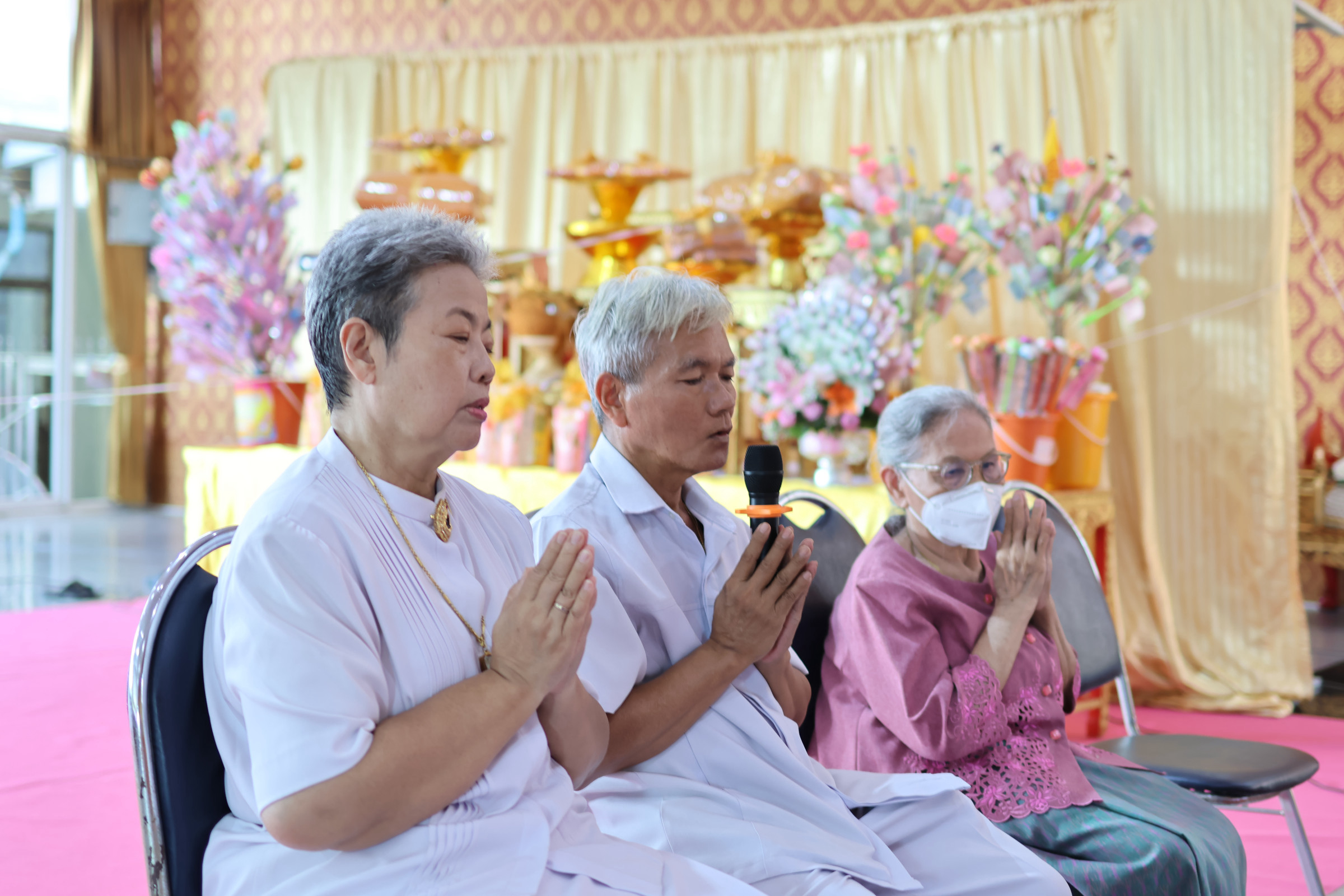 ภาพกล่าวคำถวายกฐินวัดน้อยนางหงษ์