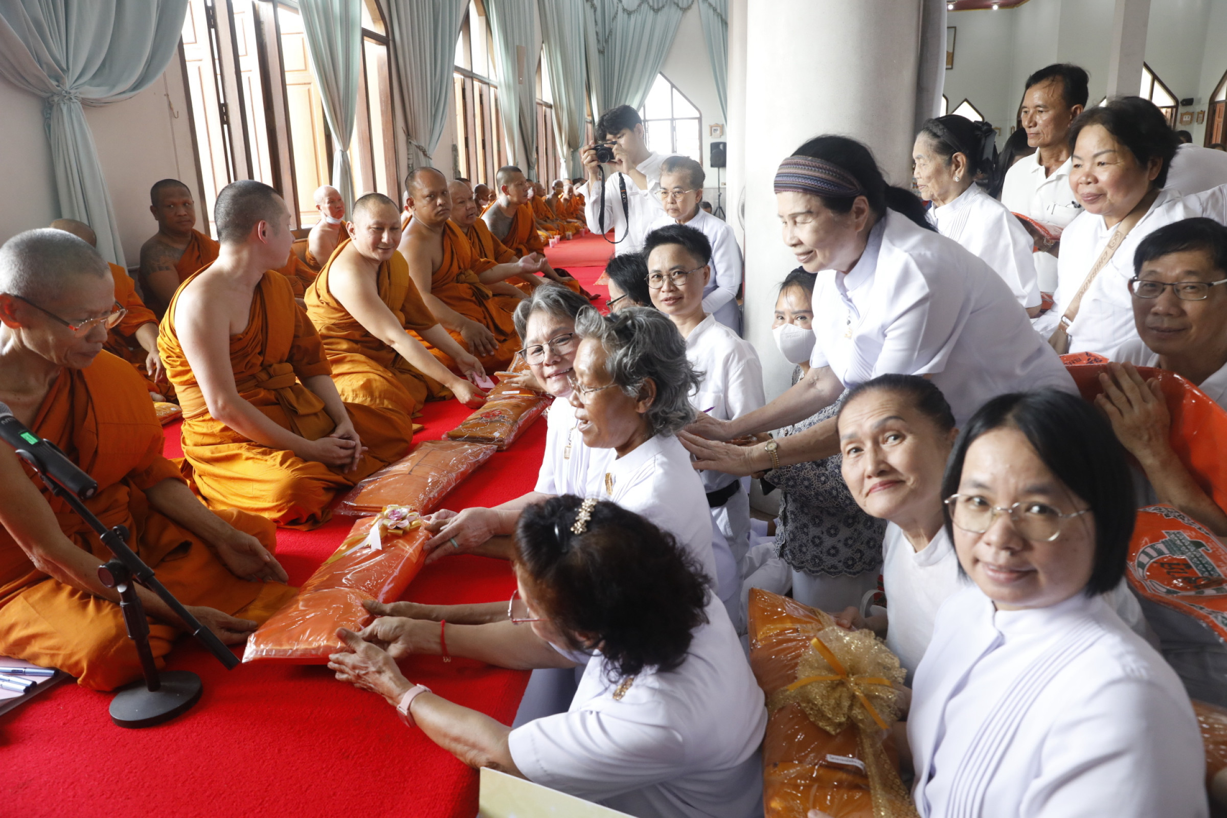 ภาพร่วมพิธีกรรมวัดคลองเตยนอก