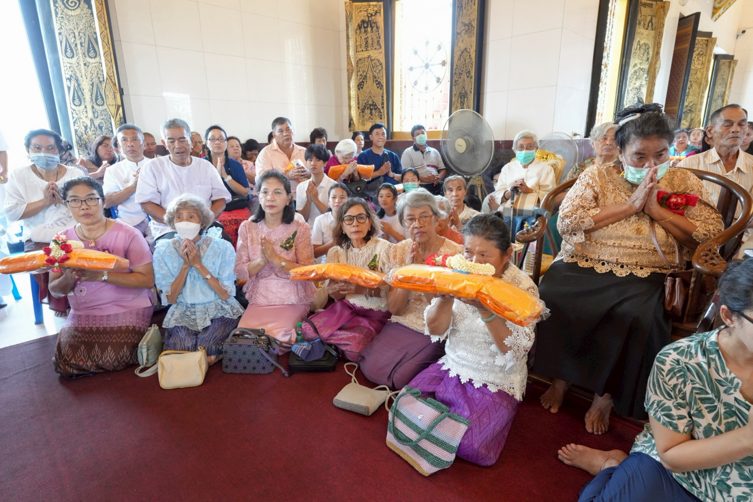 ภาพร่วมพิธีกรรมวัดม่วง